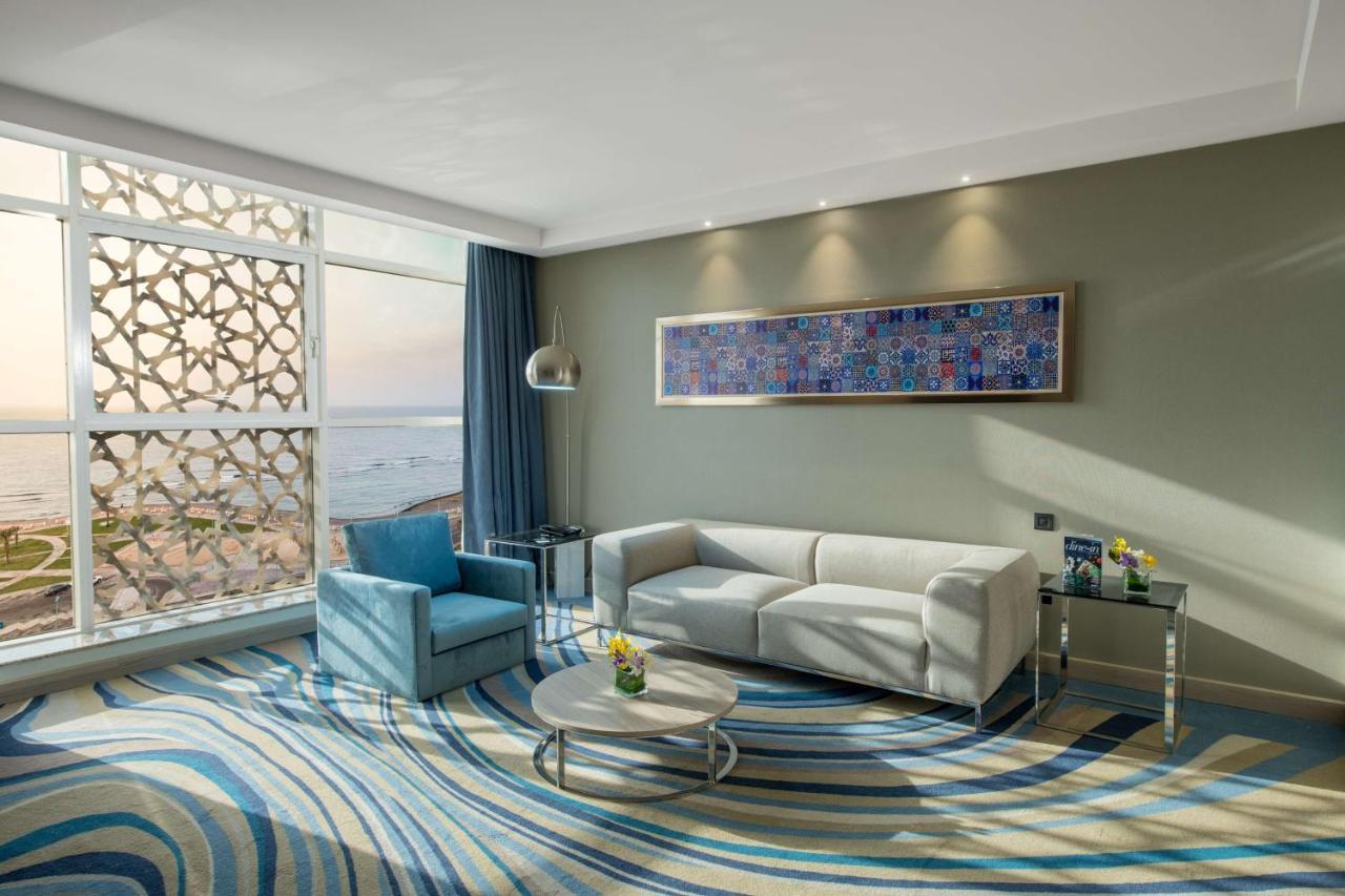 Radisson Blu Hotel, Jeddah Corniche Eksteriør billede A living room at the Jumeirah Atlantis