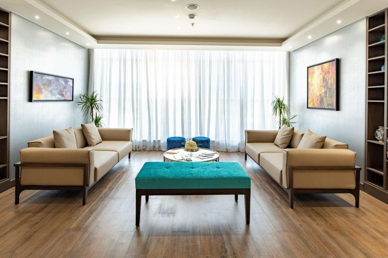 Radisson Blu Hotel, Jeddah Corniche Eksteriør billede A living room