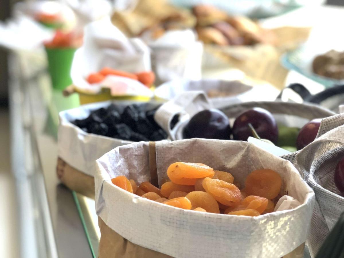 Radisson Blu Hotel, Jeddah Corniche Eksteriør billede Dried apricots