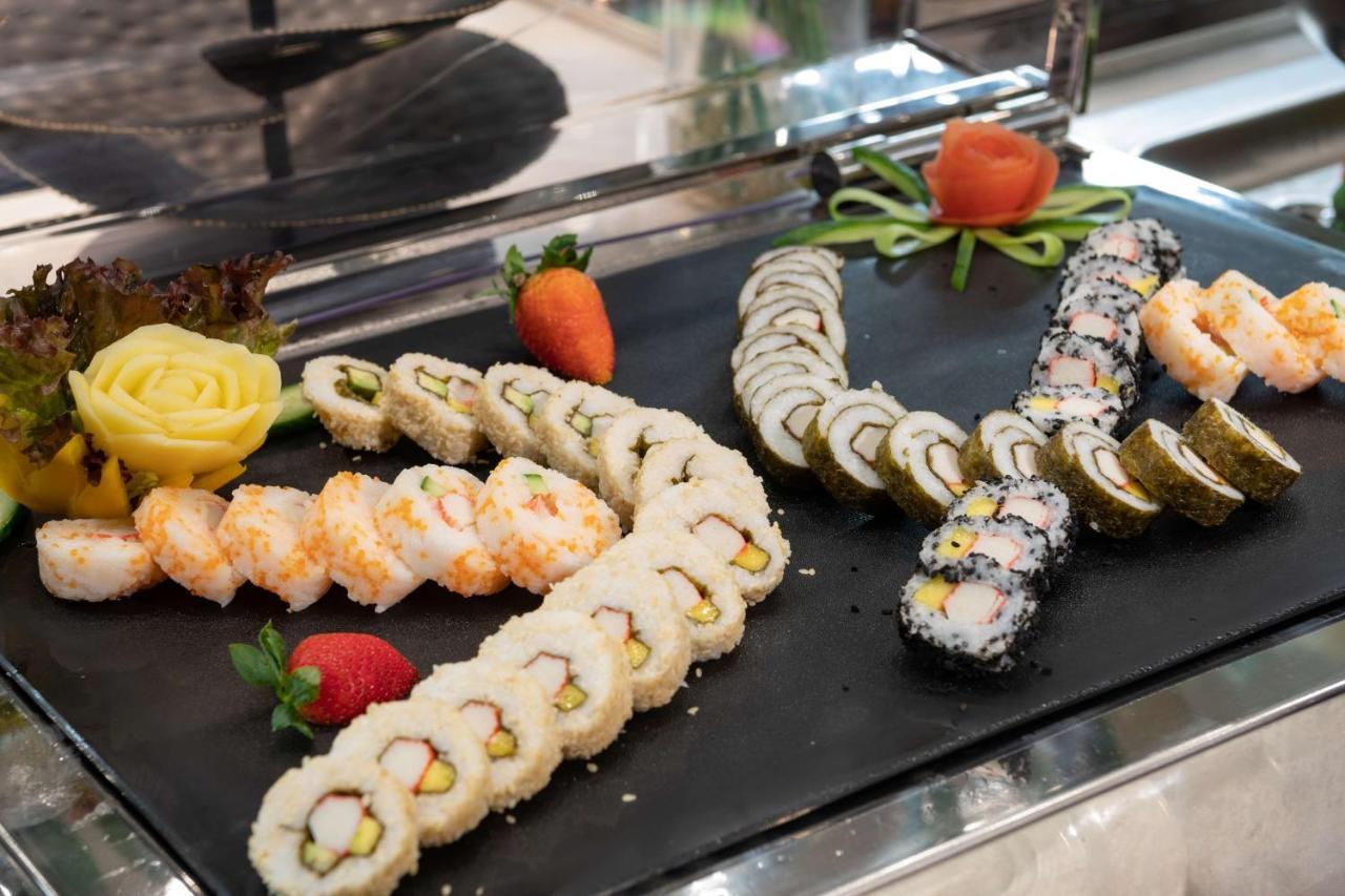 Radisson Blu Hotel, Jeddah Corniche Eksteriør billede Sushi