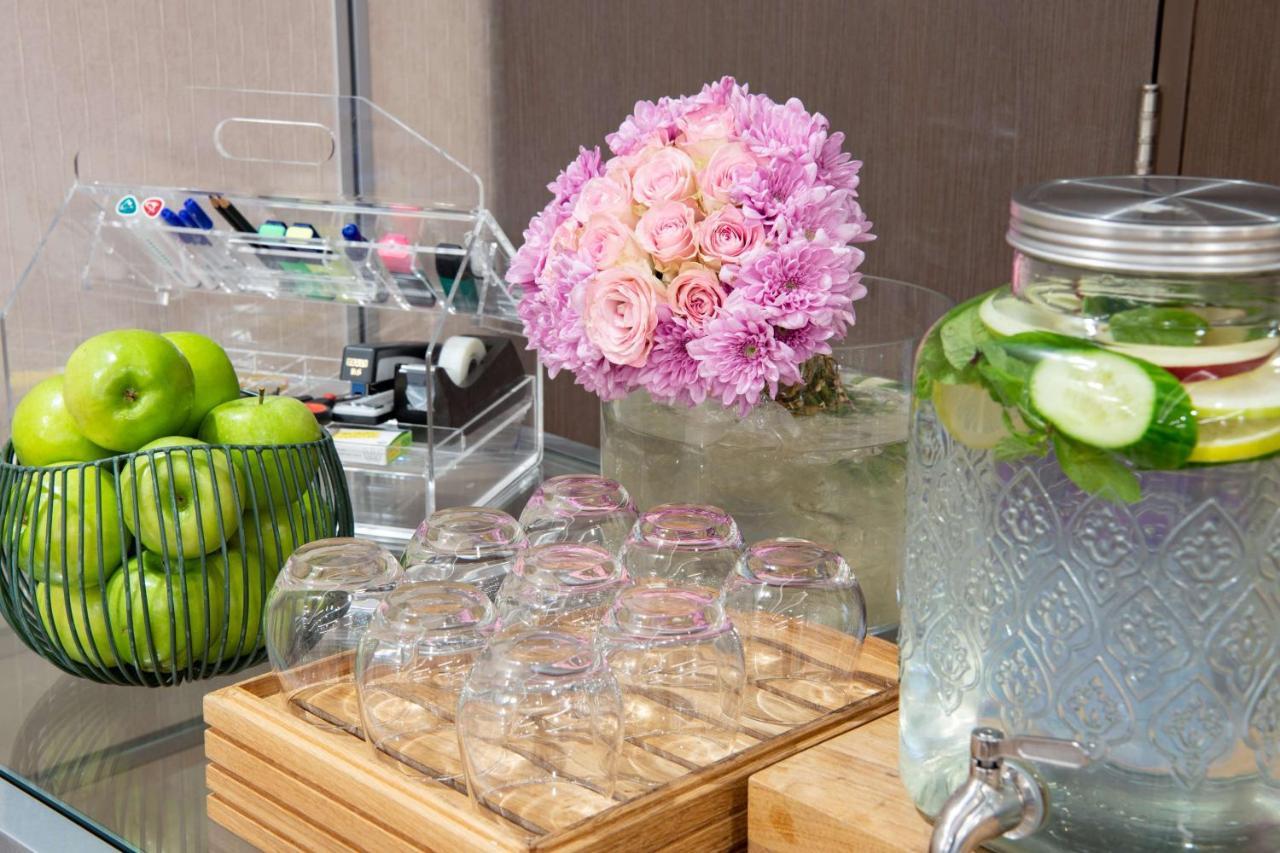 Radisson Blu Hotel, Jeddah Corniche Eksteriør billede Infused water