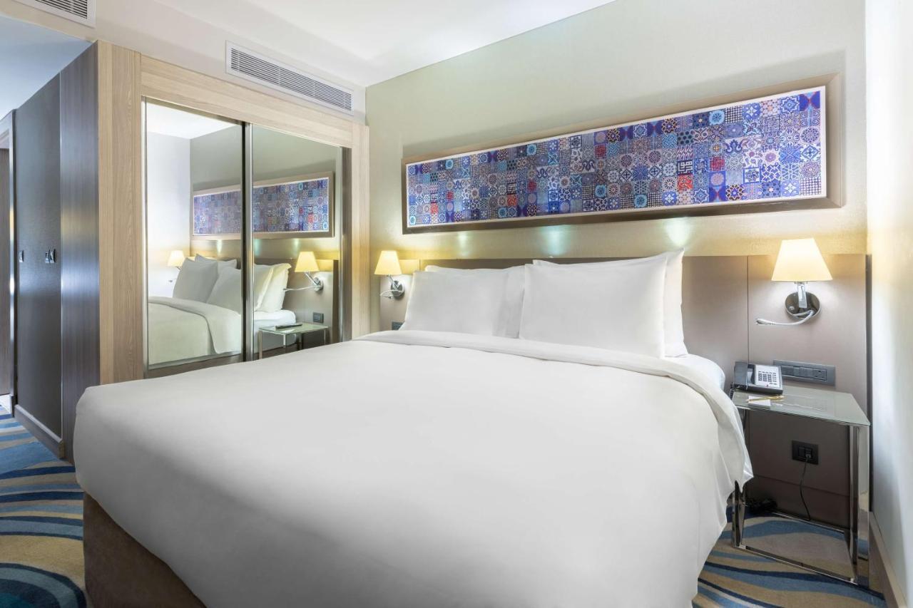 Radisson Blu Hotel, Jeddah Corniche Eksteriør billede A bedroom at the hotel