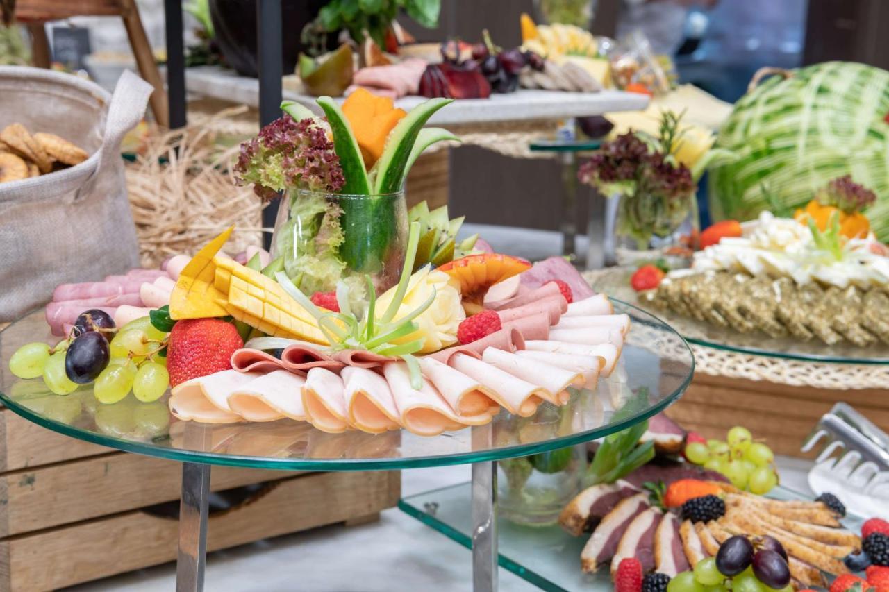 Radisson Blu Hotel, Jeddah Corniche Eksteriør billede A buffet