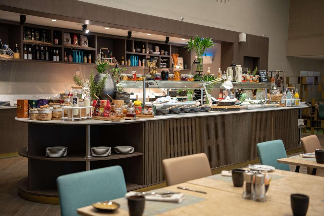 Radisson Blu Hotel, Jeddah Corniche Eksteriør billede The buffet at the lounge
