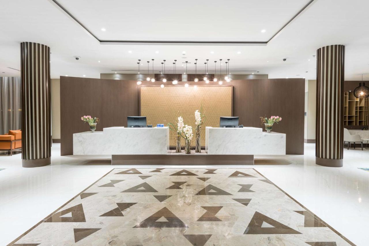 Radisson Blu Hotel, Jeddah Corniche Eksteriør billede The lobby of the hotel