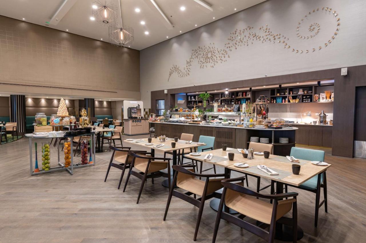 Radisson Blu Hotel, Jeddah Corniche Eksteriør billede The dining room at the new hospital