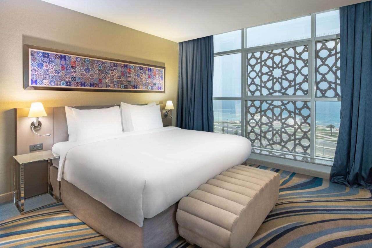 Radisson Blu Hotel, Jeddah Corniche Eksteriør billede A bedroom at the hotel